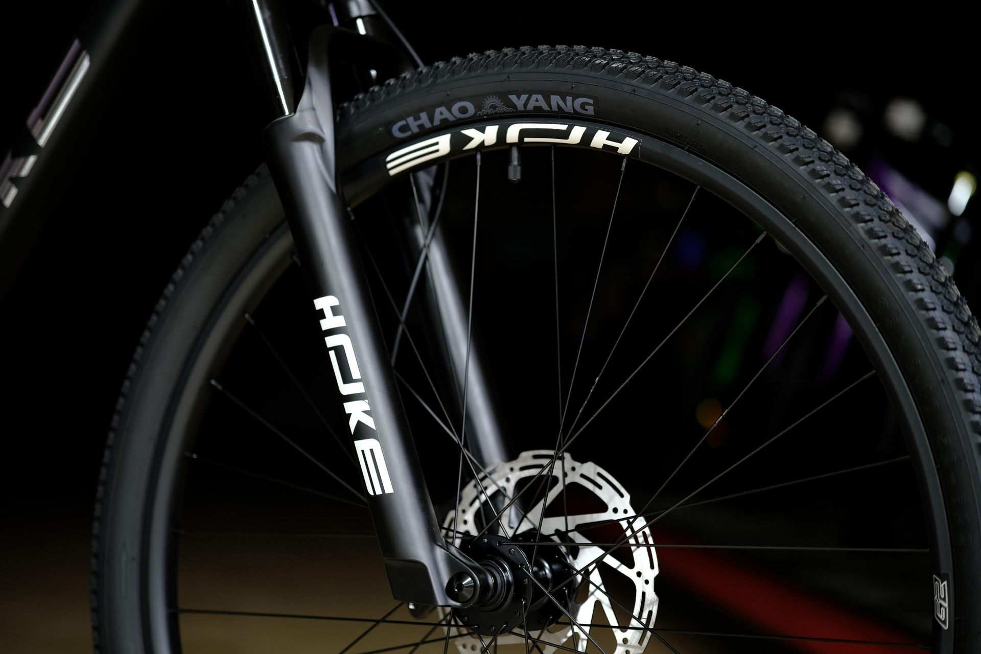 Обод 29 двойной усиленный ширина 30 mm, втулки алюминиевые на промах и осях
 HOKE 9 Way 29 HD матовый чёрный 21